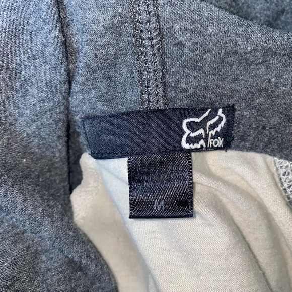 3/$20 Fox hooded long sleeve shirt. Vneck w/ buttons. Size Medium. - Picture 3 of 6